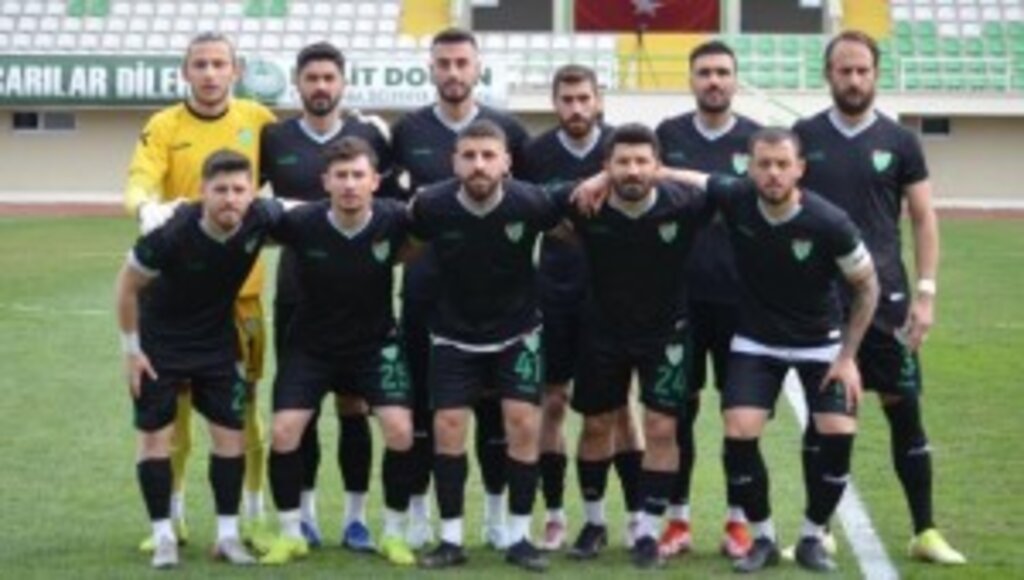 Çarşambaspor Kaptanı Kemal Bayraktar'la güldü.