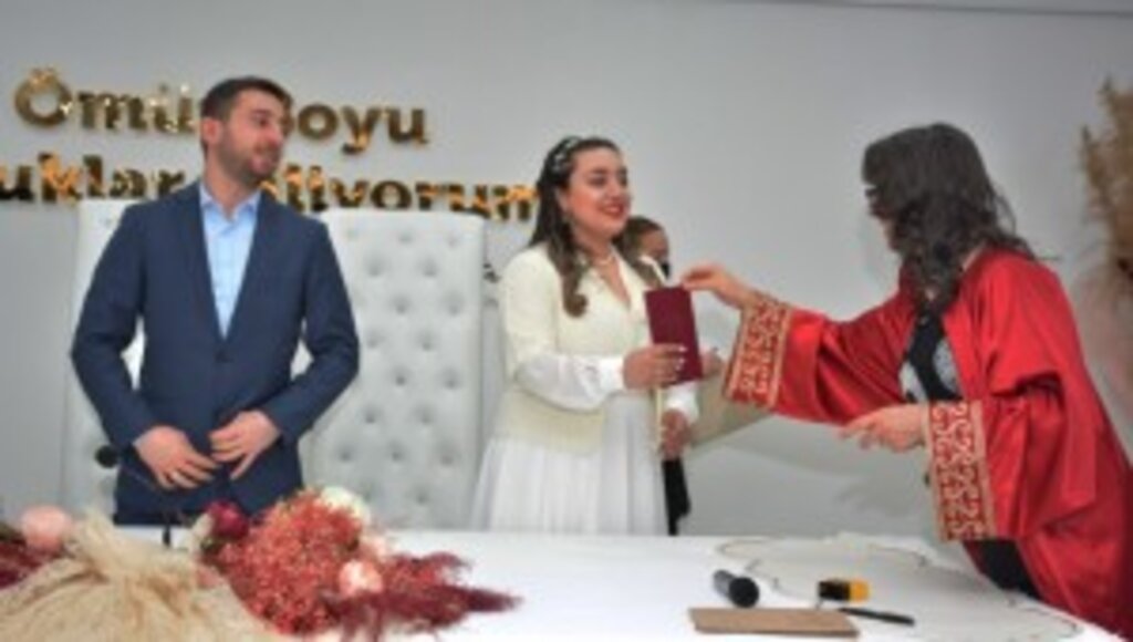 KEÇİÖREN’DE ‘EVET’LER HAVADA UÇUŞTU