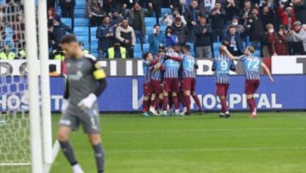 Lider Trabzonspor'dan Evinde Seyircisine Futbol Resitali