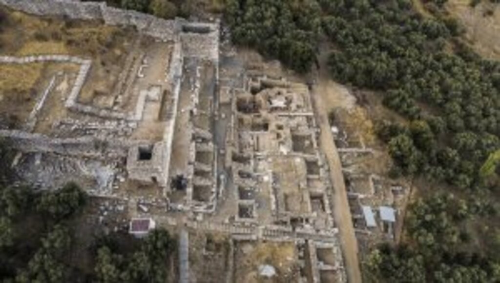 Metropolis Antik Kenti'ndeki kazı çalışmaları 32 yıldır sürüyor