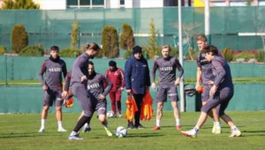 Trabzonspor, Süper Lig'in 26. haftasında yarın Alanyaspor'a konuk olacak