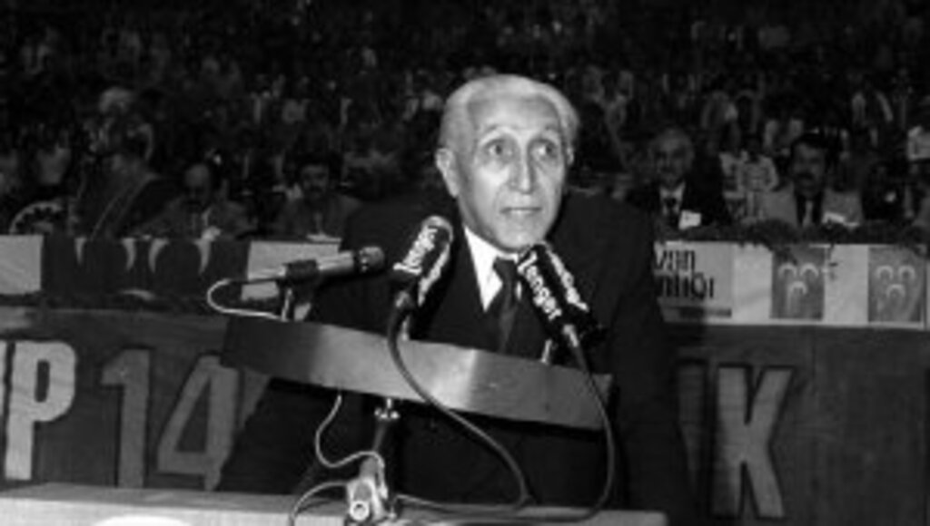 Türk siyasetinin renkli ismi Osman Bölükbaşı'nın vefatının 20. yılı