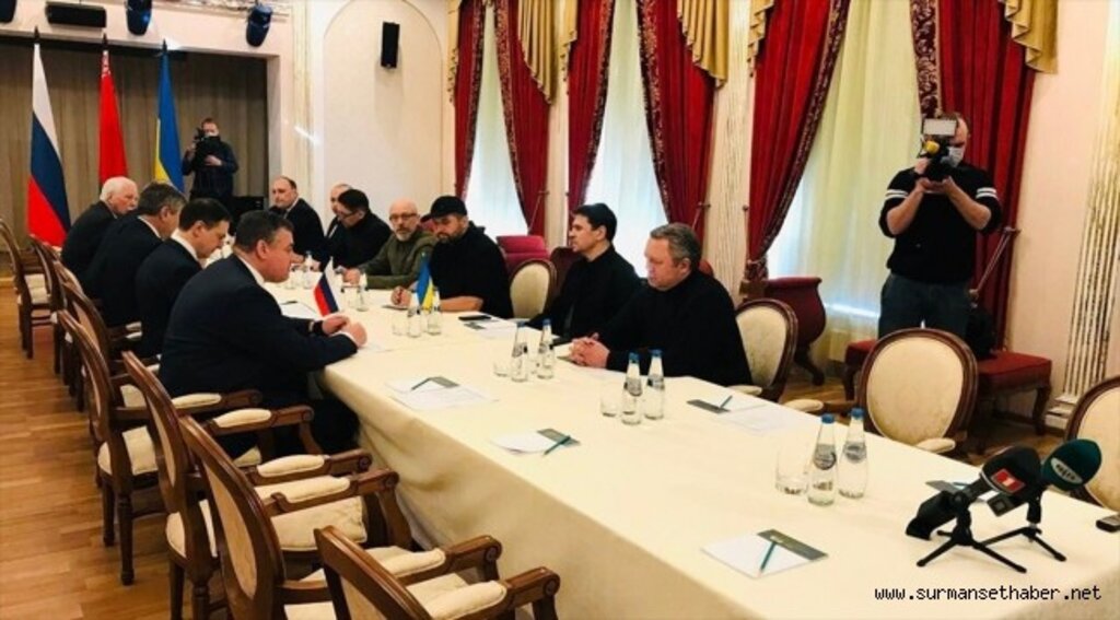Ukrayna ve Rusya heyetlerinin Belarus sınırındaki görüşmesi başladı