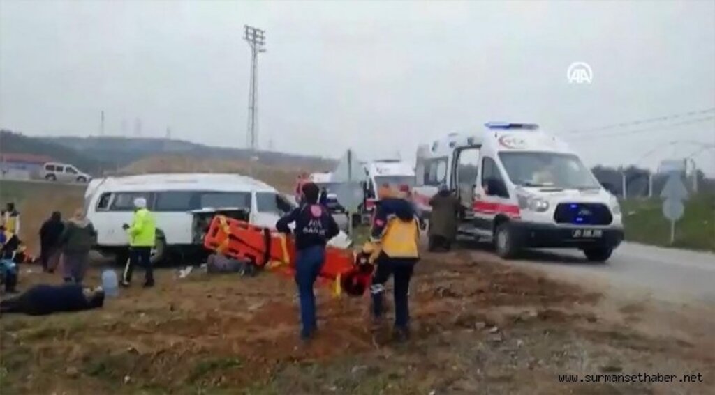Amasya'da tarım işçilerini taşıyan minibüs devrildi, 17 kişi yaralandı