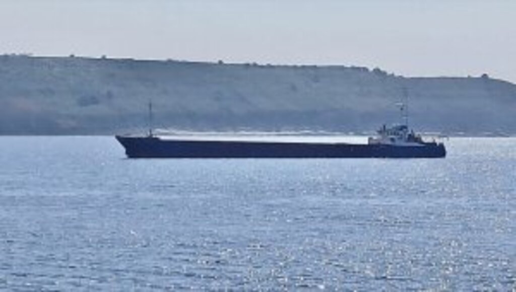 Çanakkale Boğazı'nda yük gemisi karaya oturdu