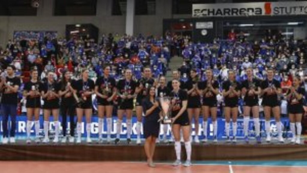 Eczacıbaşı Dynavit CEV Kupası şampiyonluğunu kutladı