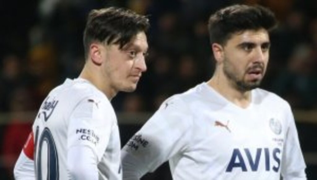 Fenerbahçe'de Mesut Özil ve Ozan Tufan kadro dışı bırakıldı