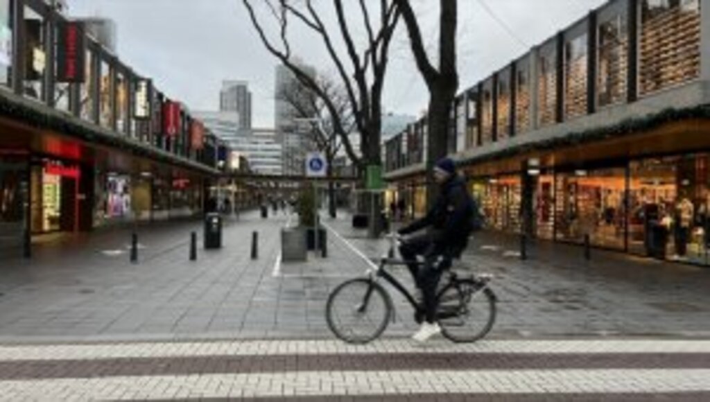 Hollanda'da tüm Kovid-19 kısıtlamaları kaldırılıyor