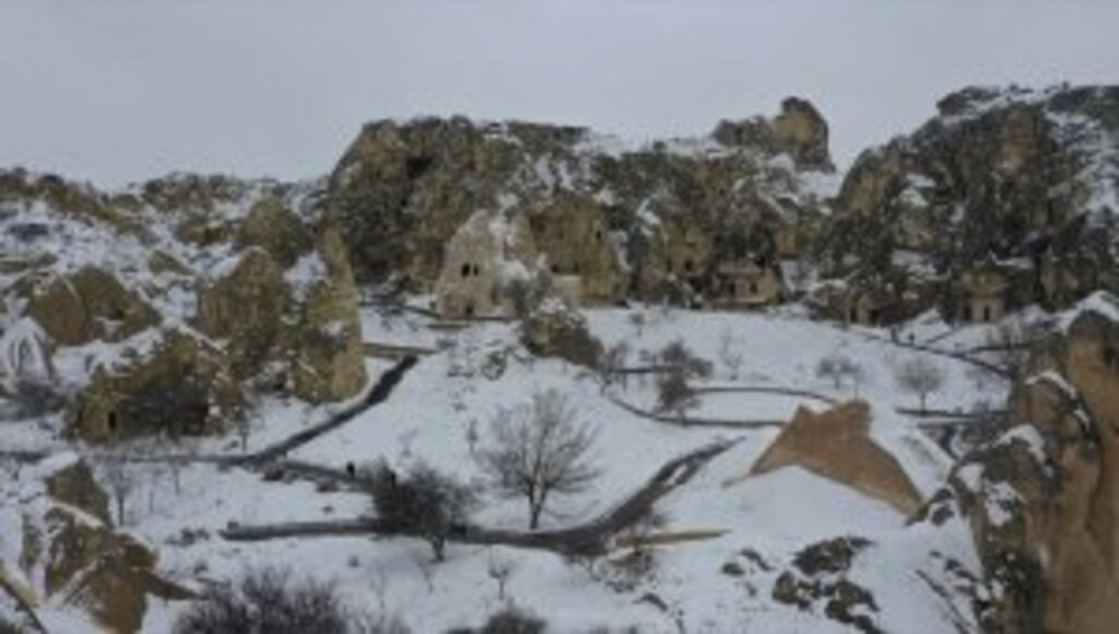 Kapadokya'da balon turlarına kar engeli