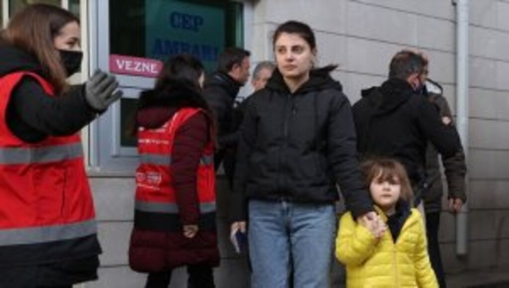 Ukrayna'dan tahliye edilen ilk Kırım Tatar Türkleri Türkiye'ye getirildi 