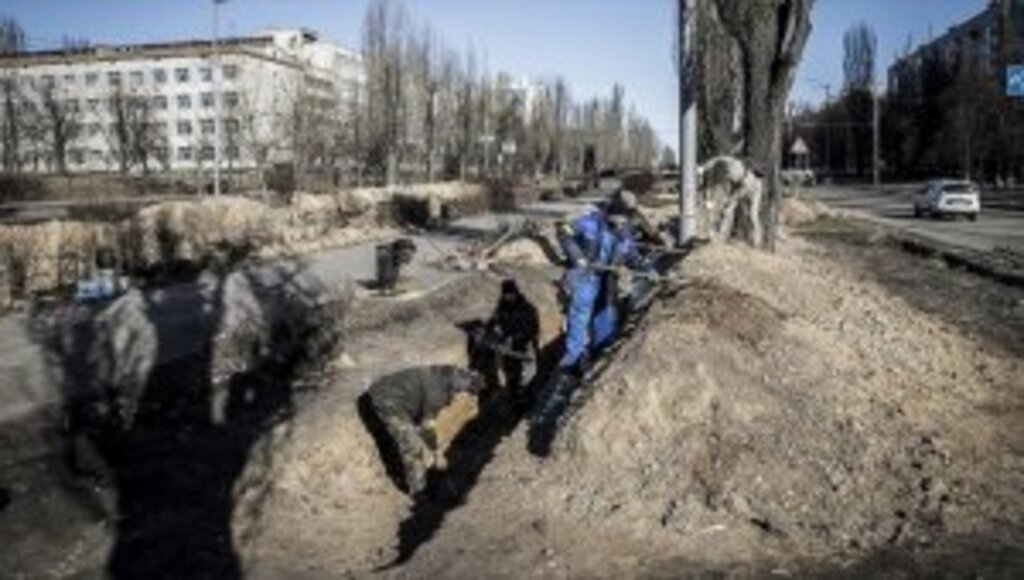 Ukraynalı siviller Kiev'i Ruslara karşı korumak için direnişe hazırlık yapıyor