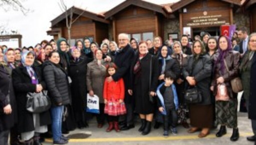Yusuf Ziya Yılmaz; ''Kadınlar Ayrımsız Baş Tacıdır.''