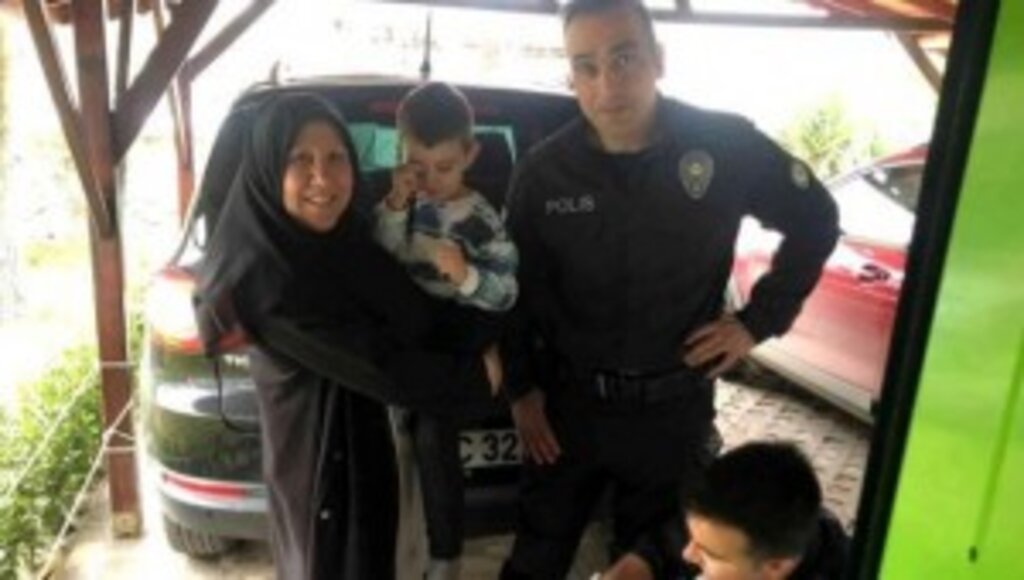 4 Yaşındaki Çocuk Oyun Oynarken KADES Uygulamasına Bastı! Polis Hemen Harekete Geçti