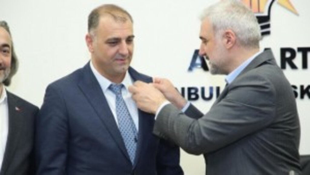 CHP'Lİ MECLİS ÜYESİ AK PARTİ'YE KATILDI