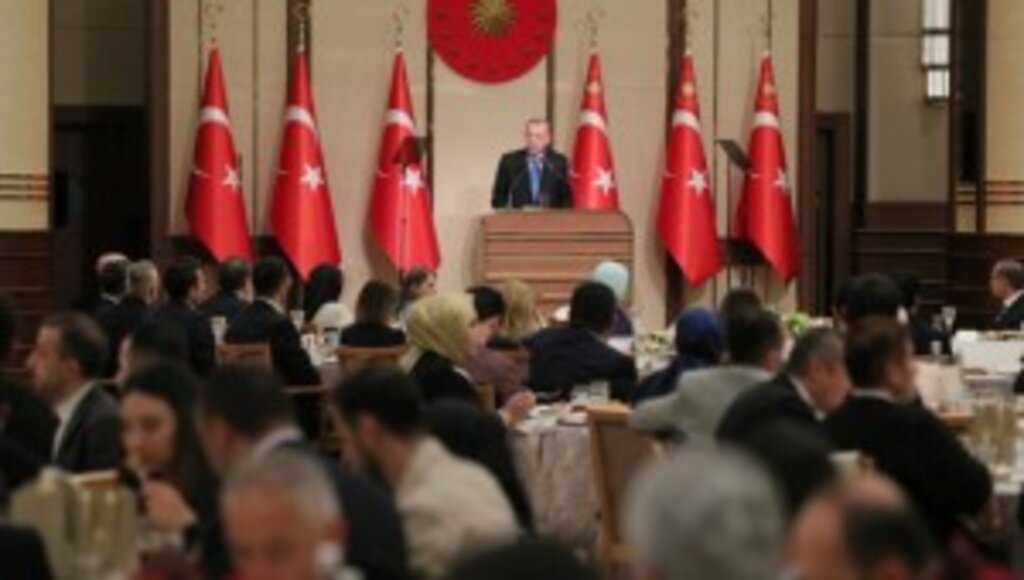 Cumhurbaşkanı Erdoğan, sağlık çalışanlarıyla iftar yemeğinde bir araya geldi