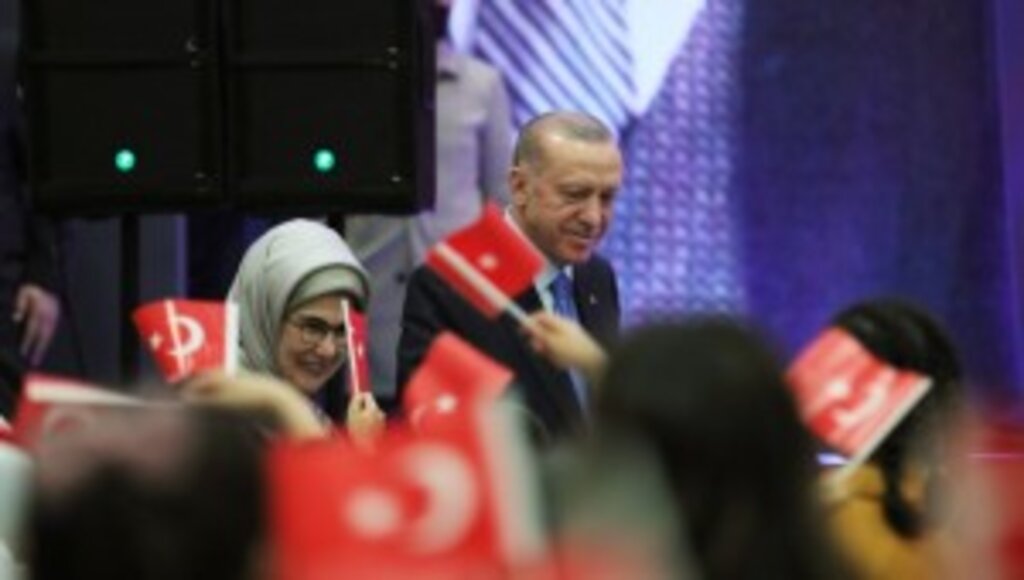 Cumhurbaşkanı Erdoğan ve eşi Emine Erdoğan, çocuklarla iftar yaptı