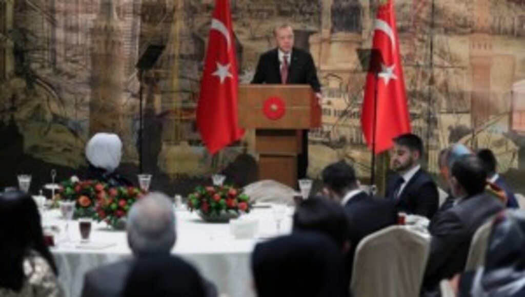 Cumhurbaşkanı Erdoğan ve eşi Emine Erdoğan, şehit aileleriyle iftar yemeğinde bir araya geldi