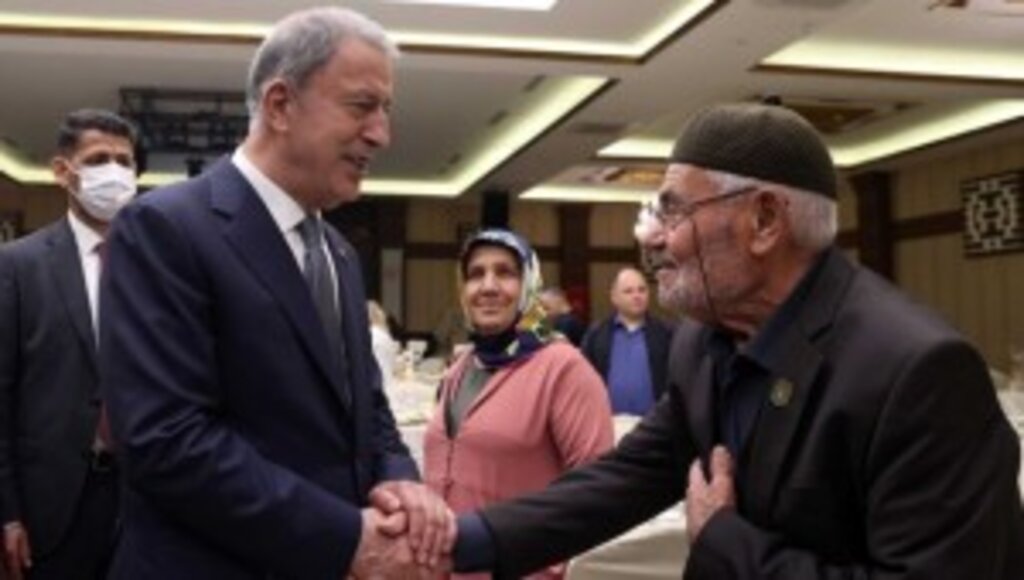 Millî Savunma Bakanı Hulusi Akar, Şehit Aileleri ve Gazilerle İftarda Bir Araya Geldi