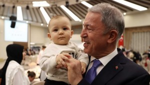 Milli Savunma Bakanı Hulusi Akar, Şehit Aileleri ve Gazilerle İftarda Bir Araya Geldi