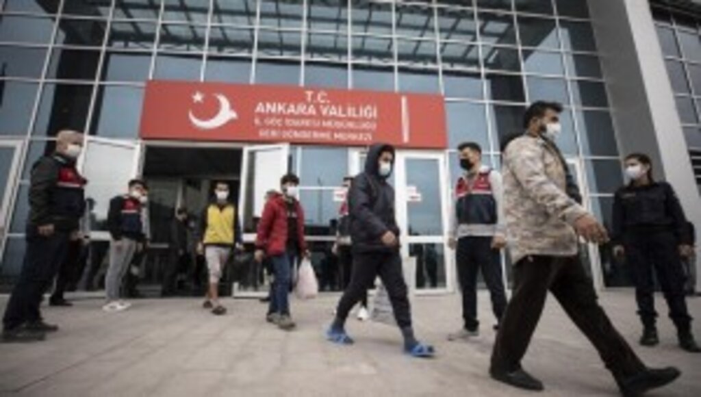 Düzensiz Göçle Mücadele Kapsamında 320 bin 172 Kişi Sınır Dışı Edildi