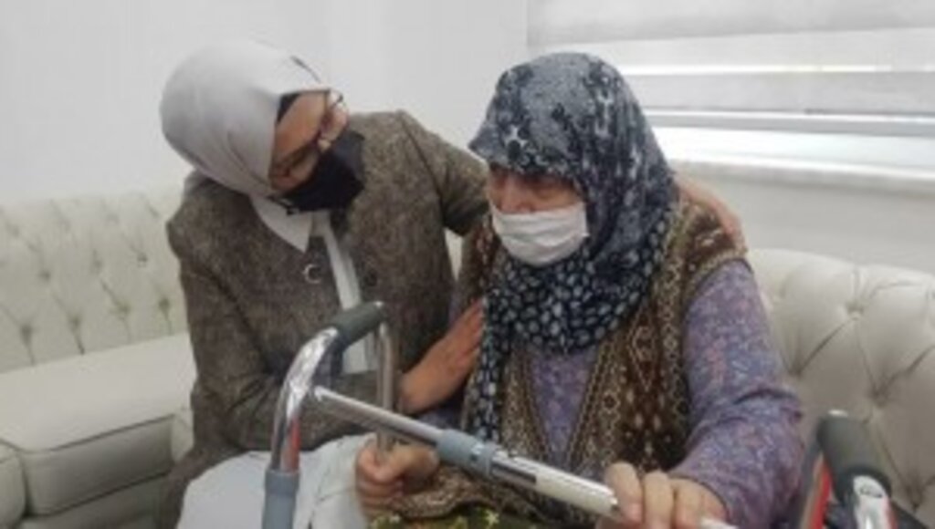 Bayramı Huzurevinde Geçiren Katırcıoğlu, Yeni Hizmet Binasının Müjdesini Verdi