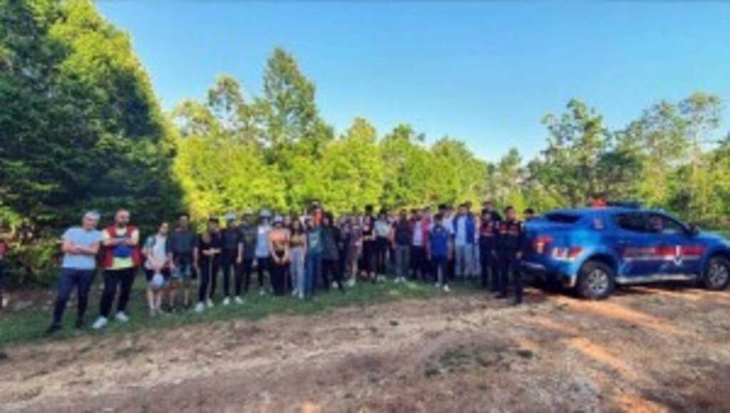  Doğa Yürüyüşünde Kaybolan Üniversite Öğrencilerini Jandarma Buldu