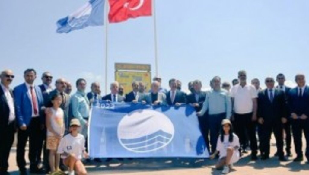 Ayvalık Vilayetler Evi Plajı'na Mavi Bayrak Asıldı