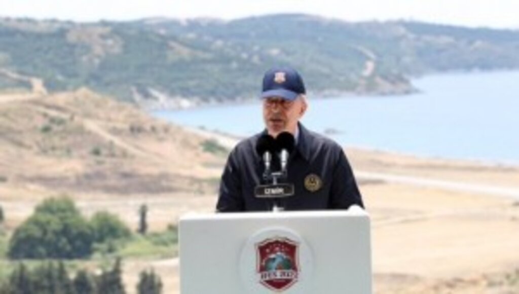 Bakan Hulusi Akar, 'Hazır ol cenge istersen sulh u salah' 