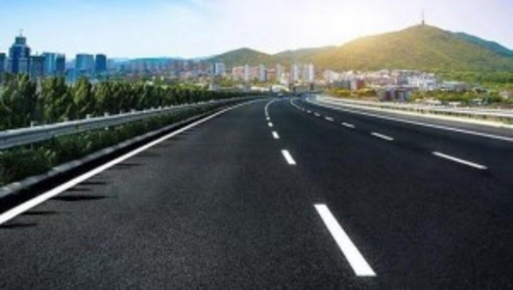 Otoyollarda Otomobillerin Hız Sınırları Yükseltildi