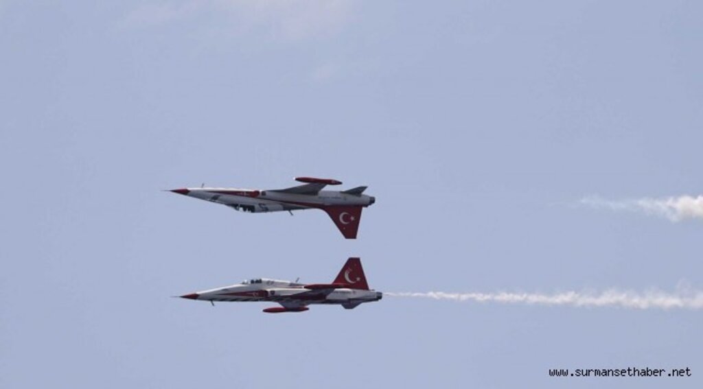 VİDEO HABER- Efes-2022 Tatbikatı’nda Türk Yıldızları Gösteri Uçuşu Yaptı