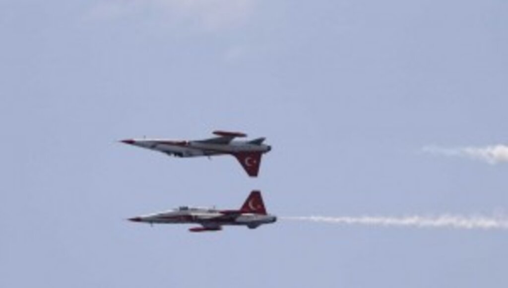 VİDEO HABER- Efes-2022 Tatbikatı’nda Türk Yıldızları Gösteri Uçuşu Yaptı