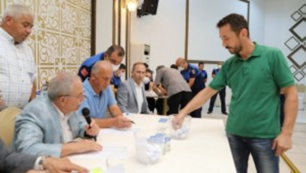 İLKADIM’DA YENİ KURULACAK PAZAR ALANI TEZGAH YERLERİ KURA ÇEKİMİ İLE BELLİ OLDU