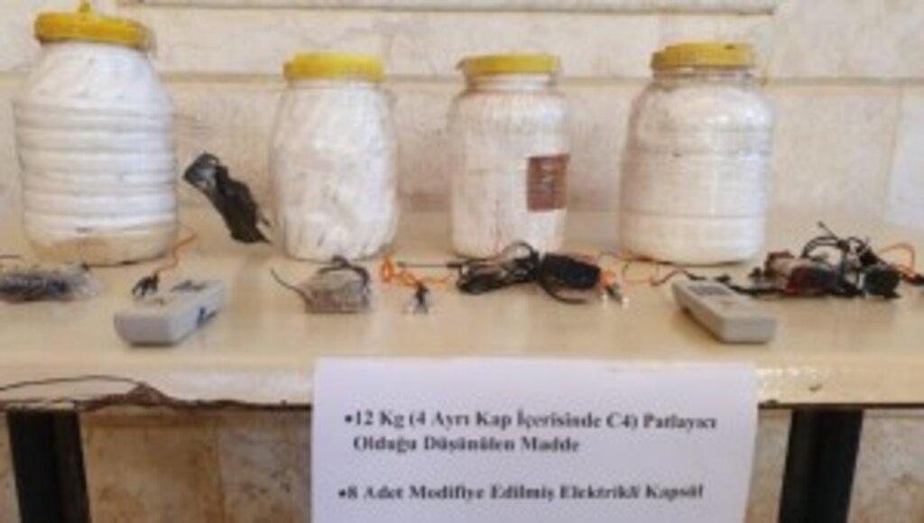 Hatay Emniyeti ve Afrin Suriye Görev Gücü Ekiplerince 12 Kg C4 Patlayıcı Ele Geçirildi