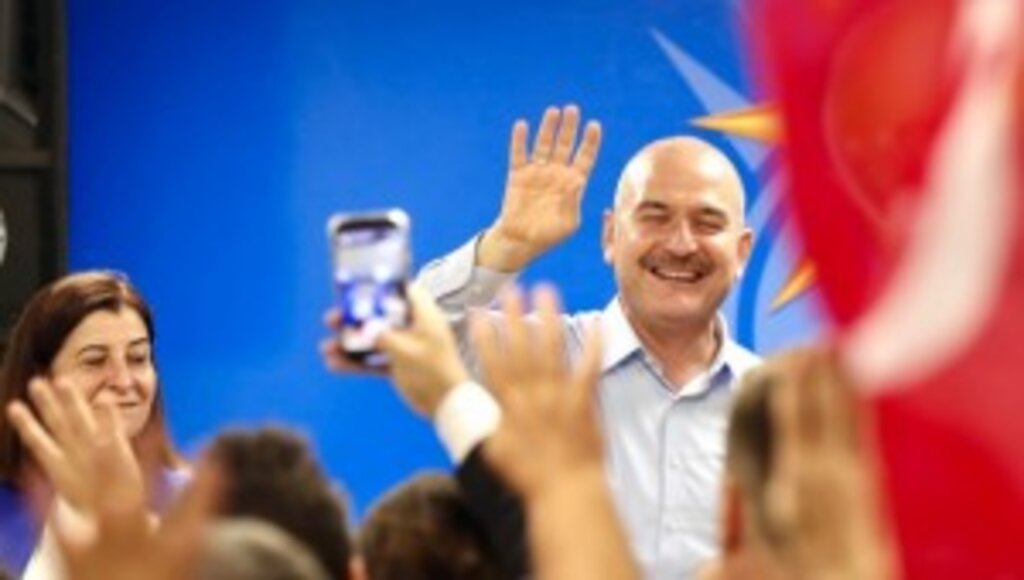 İçişleri Bakanı Soylu: “Masanın altından birbirlerine tekme atıyorlar”