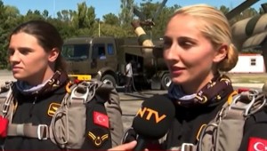 VİDEO HABER- Jandarma'nın İlk Kadın Paraşütçüleri