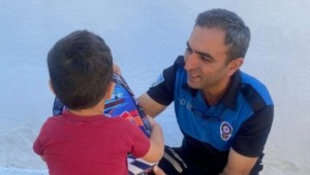 Polis İhtiyaç Sahibi Öğrencileri Unutmadı