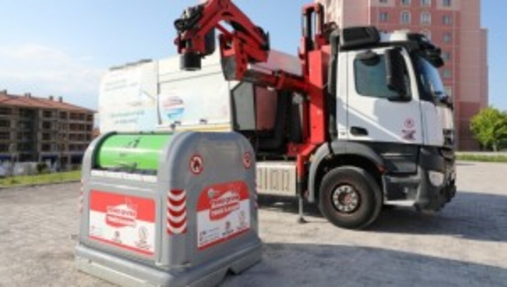 3 BİN 750 LİTRELİK YENİ NESİL ÇÖP KONTEYNERLERİ İLKADIMLILARIN HİZMETİNDE