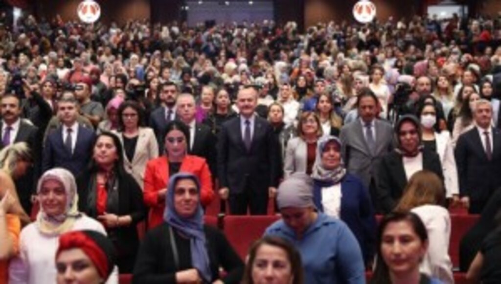 Bakan Soylu, Gaziantep’te ‘En iyi narkotik polisi anne projesi’ programına katıldı