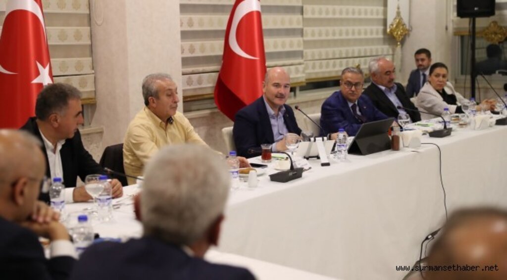 Bakan Soylu, güvenlik korucuları dernek başkanlarıyla bir araya geldi