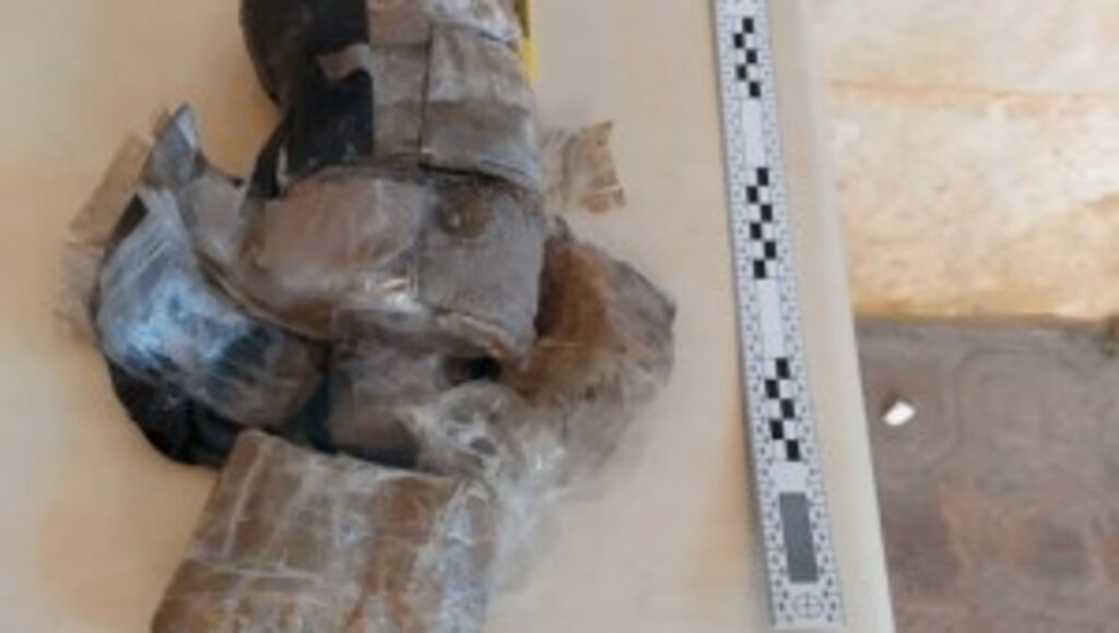 Patlamaya Hazır Bombalı Düzenek İle Bir Canlı Bomba Yeleği Ele Geçirildi