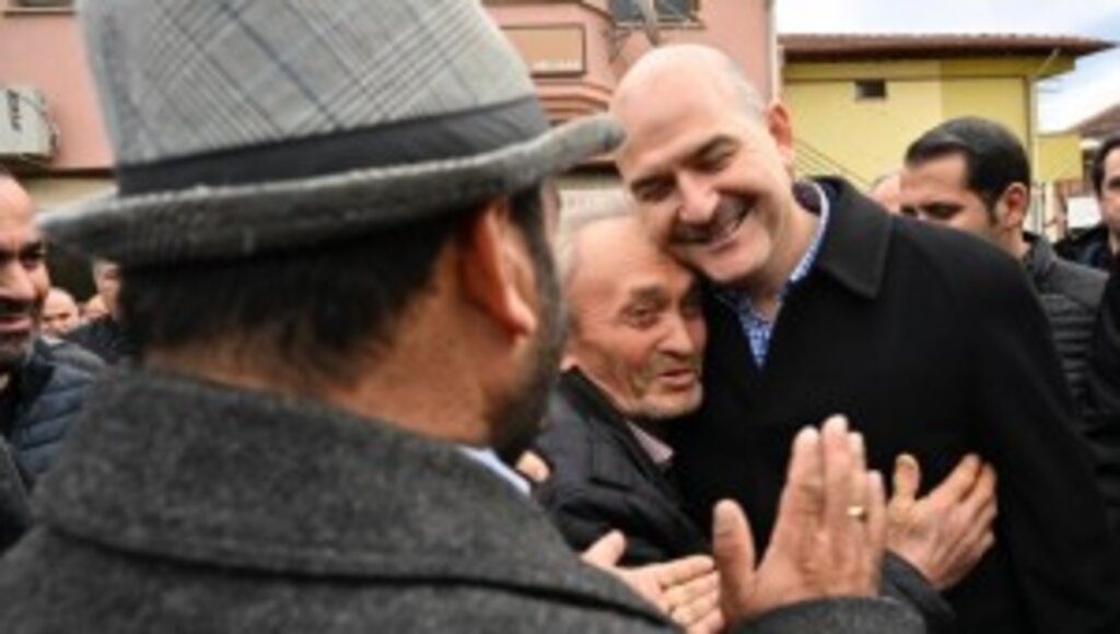 Düzce'de Evleri hasar gören ya da deprem korkusu yaşayan 627 kişi, geceyi çadırlarda geçirdi. 