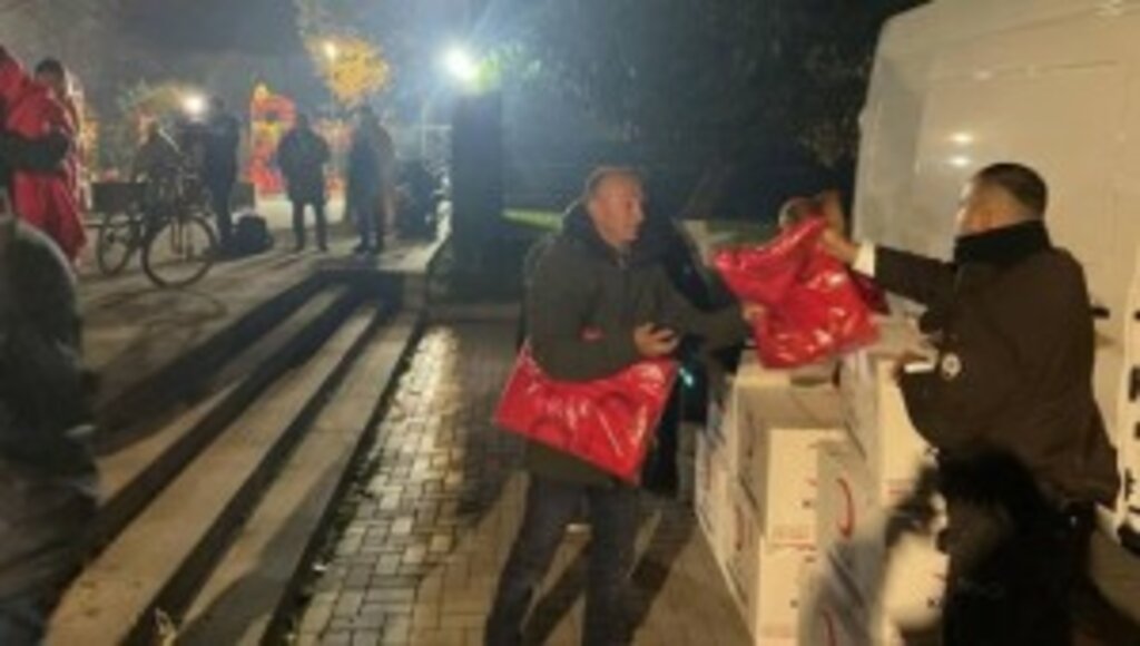 Düzce'de Vatandaşlara Battaniye Ve Sıcak Çorba Dağıtıldı