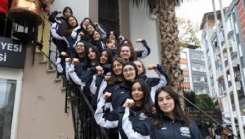 İLKADIM HALK OYUNLARI EKİBİ ŞAMPİYONLUK YOLUNDA