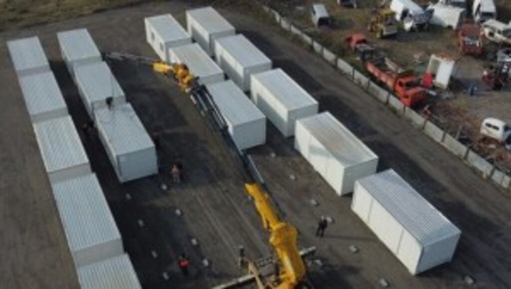 Düzce'de Depremde Evleri Ağır Hasar Gören Vatandaşlarımız İçin Konteynerler Kuruluyor