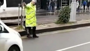 VİDEO HABER- Polisimizden Yürekleri Isıtan Hareket