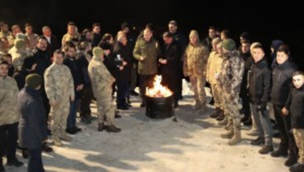 Bakan Soylu, yeni yılda Tendürek Modüler Üs Bölgesi’ndeki jandarmaları ziyaret etti