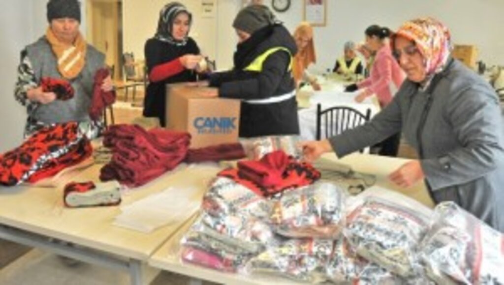 Canikli Kadınlar Depremzedeler İçin El Ele 