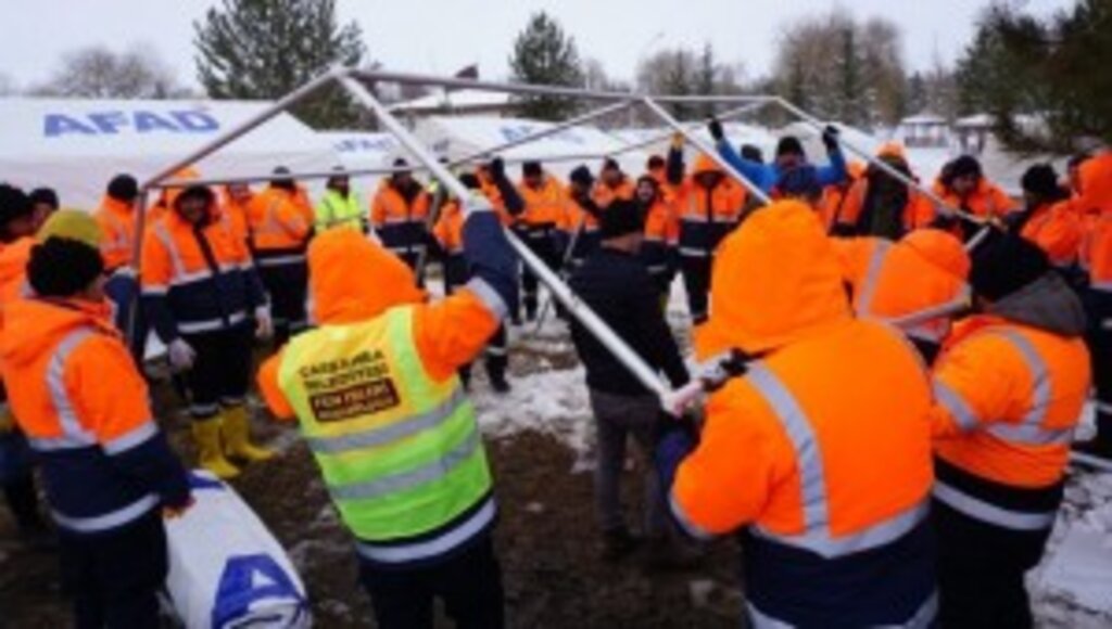 ÇARŞAMBA’DAN DEPREM BÖLGESİNE YARDIM ELİ