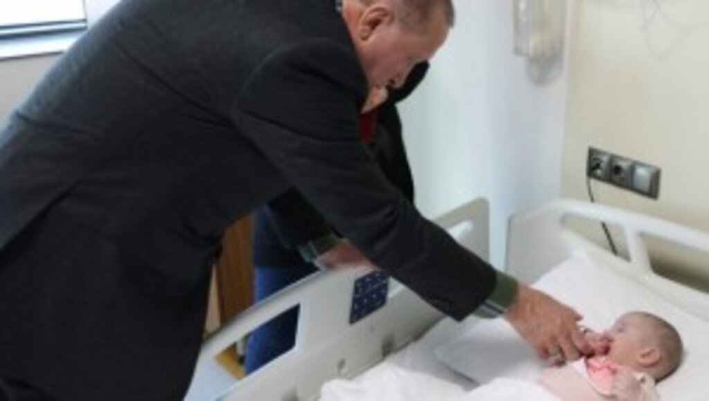 Cumhurbaşkanı Erdoğan, Başakşehir Çam ve Sakura Şehir Hastanesi’nde tedavi gören depremzedeleri ziyaret etti