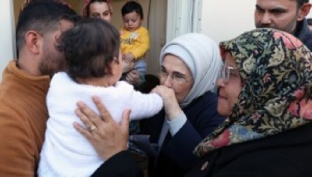 Emine Erdoğan, BM Habitat İcra Direktörü Sharif ile deprem bölgesini ziyaret etti